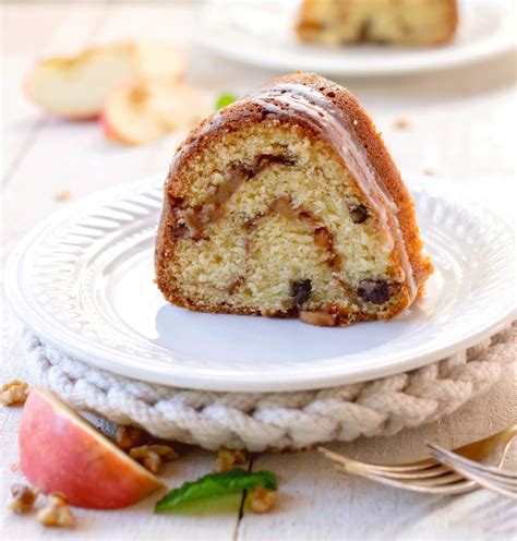 old-fashioned-sour-cream-cake-with-apple-nut image