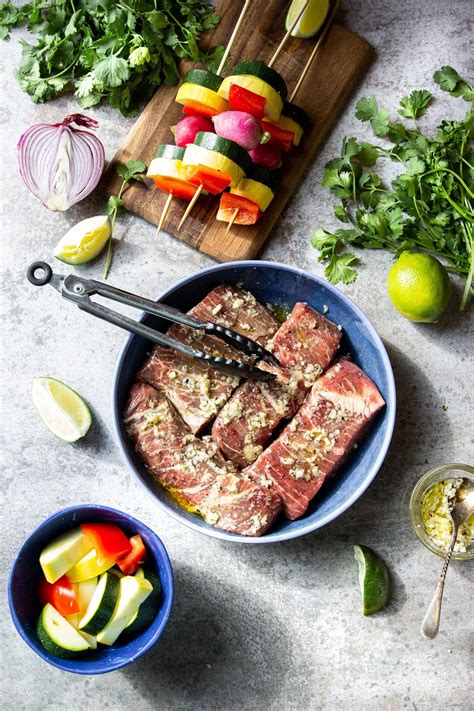 churrasco-steak-with-grilled-veggies-garden-in-the image