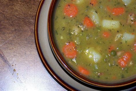 the-best-easy-recipe-for-split-pea-soup-with-bacon image