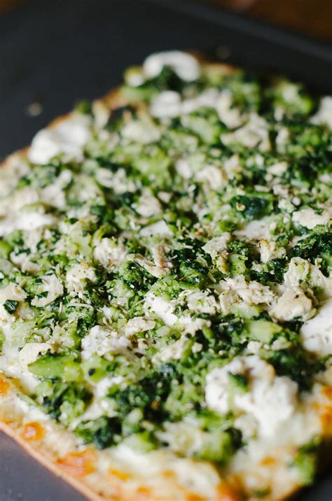 recipe-white-pizza-with-spinach-broccoli-and-chicken image