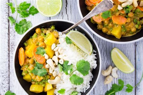 easy-vegan-chickpea-curry image