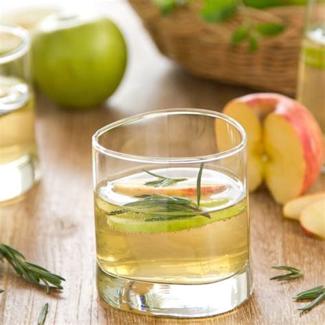 drinks-cocktails-with-apple-liqueur-absolut-drinks image