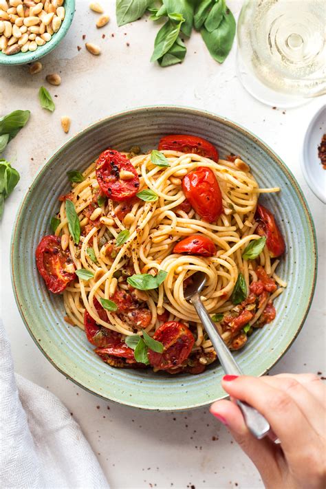 roasted-tomato-and-basil-pasta-lazy-cat-kitchen image