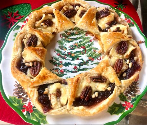 cranberry-and-brie-wreath-taste-topics image