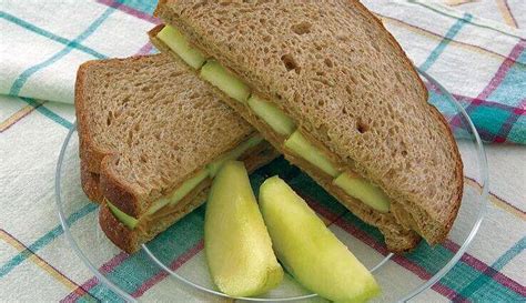 peanut-butter-apple-sandwich-stemilt image