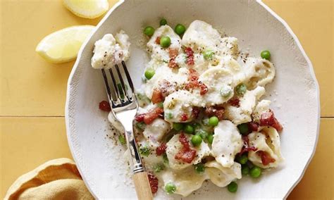 cheese-tortellini-with-peas-and-pancetta-easy-home image