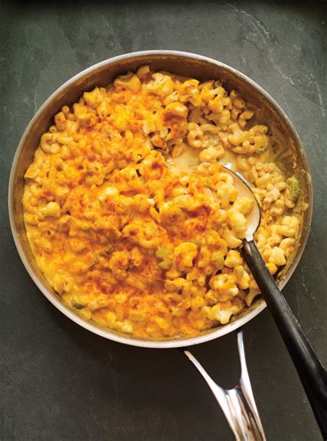 chicken-and-cauliflower-macaroni-and-cheese-ricardo image
