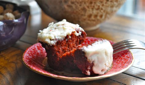 vegan-red-velvet-cupcakes-ordinary-vegan image