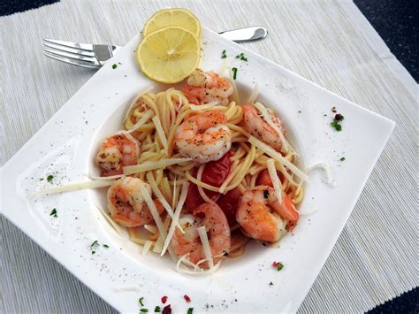 how-to-make-bucatini-pasta-with-garlic-shrimp-elmens image