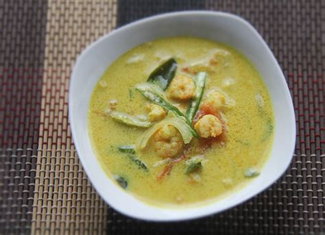 kerala-shrimp-moilee-curried-shrimp-and-coconut-soup image