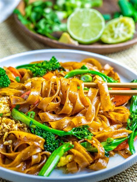 15-minute-pad-see-ew-thai-stir-fried-noodles-drive-me-hungry image