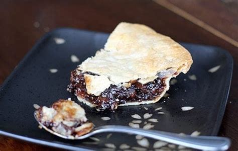 cheater-mincemeat-pie-recipe-the-kitchen-magpie image