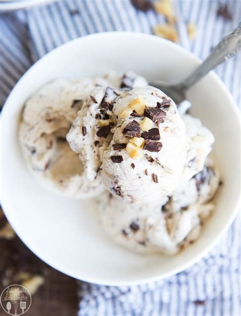 chunky-monkey-ice-cream-banana-ice-cream-with image