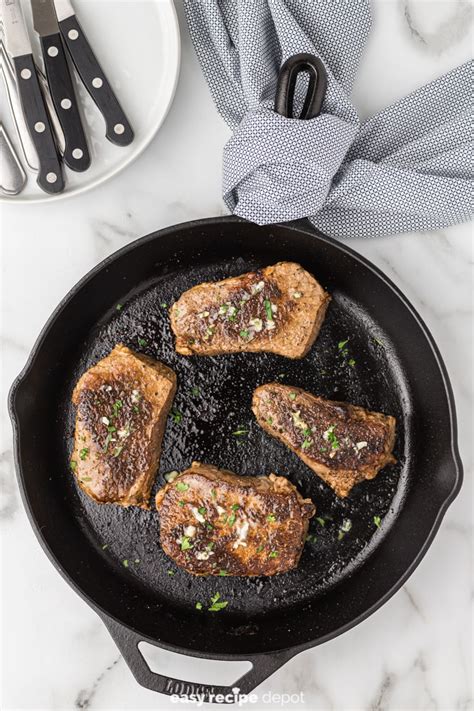easy-pan-seared-sirloin-steak image