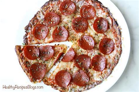 crispy-cauliflower-pizza-crust-healthy-recipes-blog image