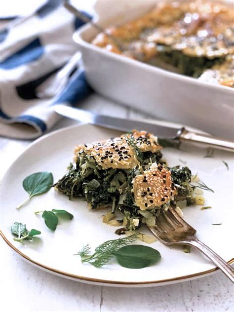 greek-savory-pie-with-greens-and-feta-hortopita image