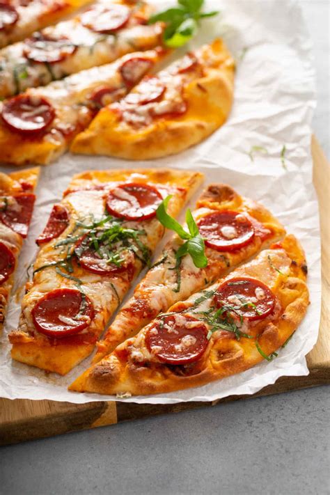 pepperoni-flatbread-pizza-quick-and-easy-hungry-foodie image