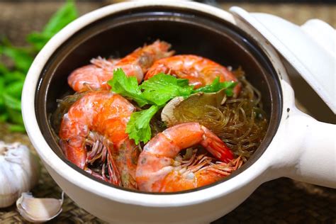 recipe-prawns-in-glass-noodle-hot-pot-goong-ob image
