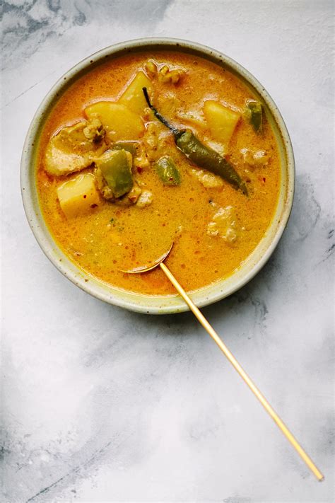 chicken-curry-with-coconut-milk-and-potatoes-tea-for image