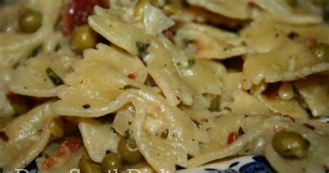 bowtie-pasta-and-peas-with-bacon-deep-south-dish image