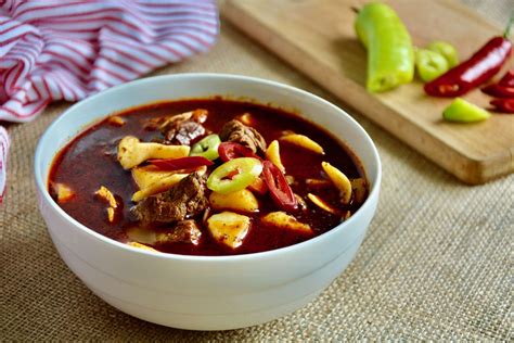 traditional-hungarian-goulash-soup-healthyummy image