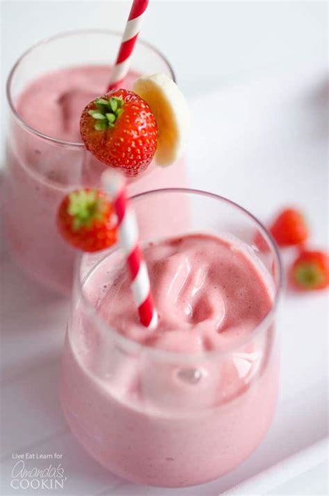 strawberry-banana-smoothie-recipe-amandas-cookin image