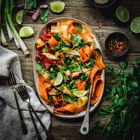 carrot-sesame-salad-easy-vegan-recipe-crowded image