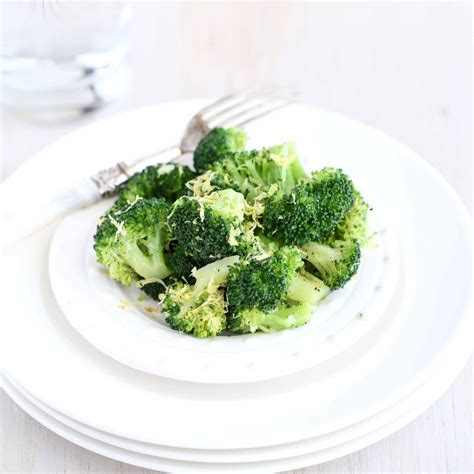 cookin-canuck-lemon-pepper-steamed-broccoli image