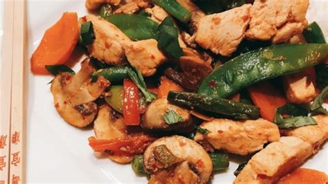 np39s-spicy-thai-basil-chicken-and-veggies-tasty image