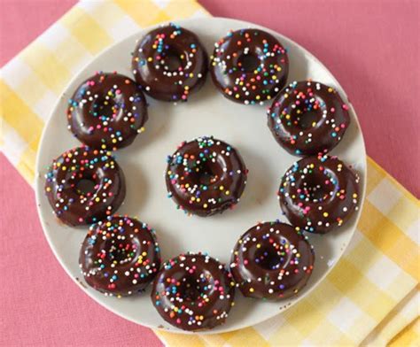 mini-chocolate-doughnuts-sugarhero image