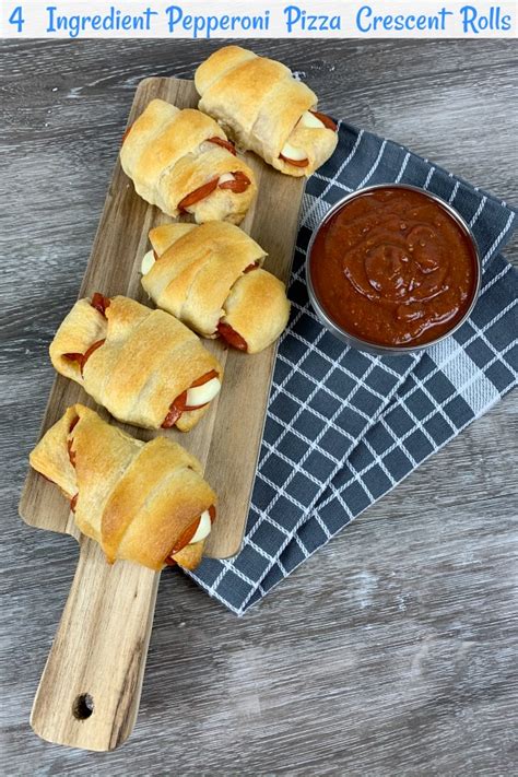 4-ingredient-pepperoni-pizza-crescent-rolls-pams-daily image