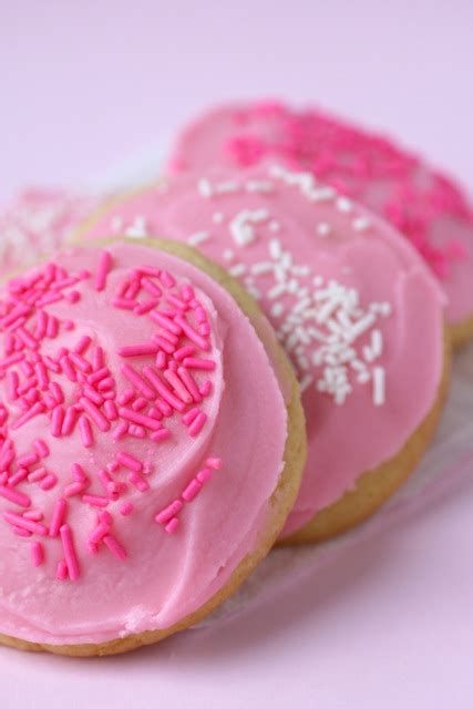 soft-frosted-sugar-cookies-everyday-annie image