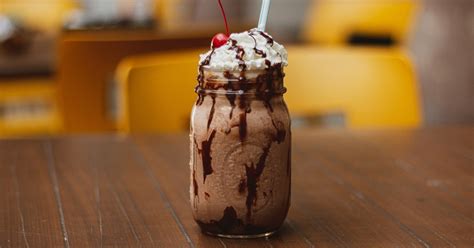 mcdonalds-chocolate-shake-recipe-insanely-good image