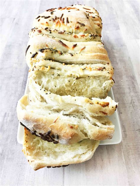 cheesy-garlic-herb-pull-apart-bread-bread image