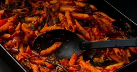 rich-tomato-roast-vegetable-pasta-bake-tinned image