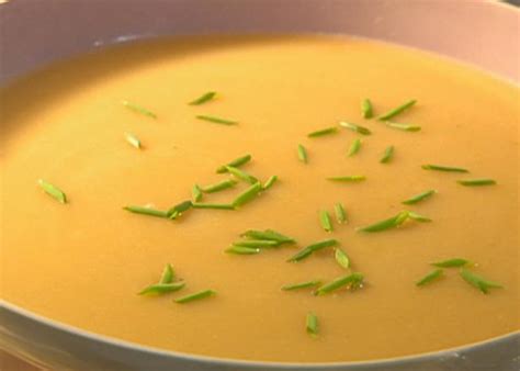 potato-and-leek-soup-recipe-amy-finley-food image