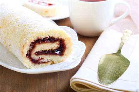 a-declious-steamed-jam-roly-poly-recipe-swan-big-family image