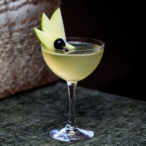 appletini-cocktail-recipe-liquorcom image