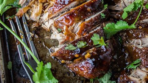 glazed-pork-tenderloin-with-garlic-and-cilantro-lifehack image