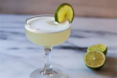 gimlet-cocktail-recipe-simply image