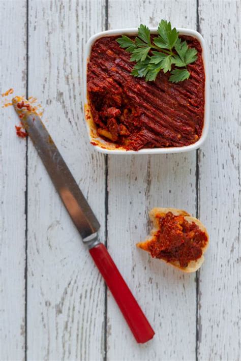 red-pepper-and-walnut-spread-acuka-aegean-delight image