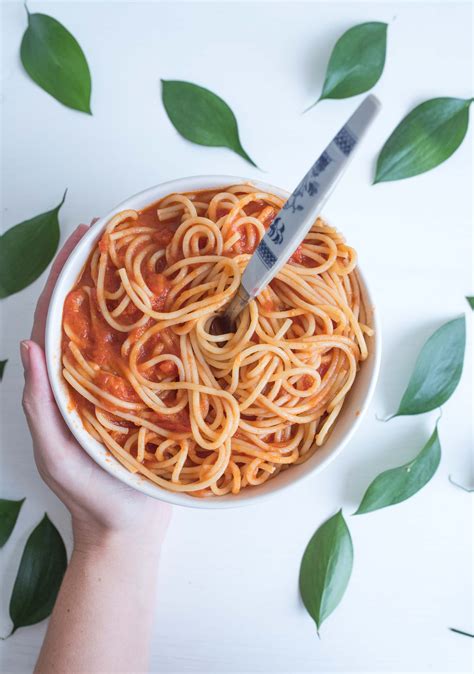 simple-tomato-and-garlic-spaghetti-with-amys-kitchen image
