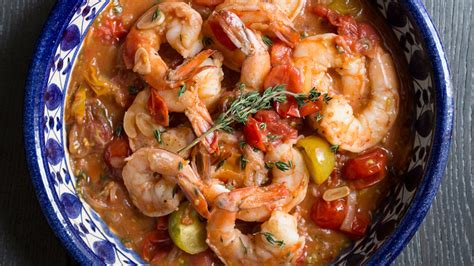 garlicky-shrimp-with-tomatoes-and-white-wine image