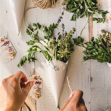 how-to-make-an-herb-bouquet-frolic-and-fare image