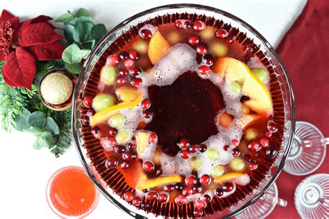 holiday-punch-recipe-punch-bowl-ice-ring-fun image