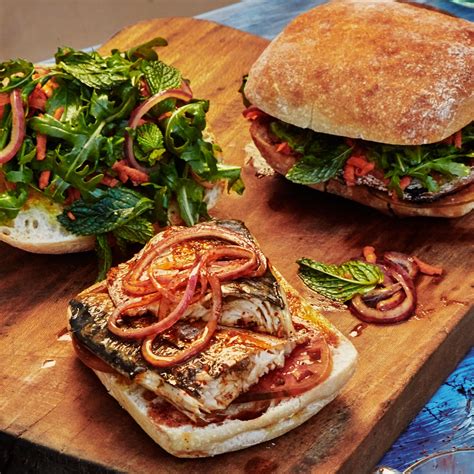 istanbuls-famous-mackerel-sandwiches-recipe-bon image