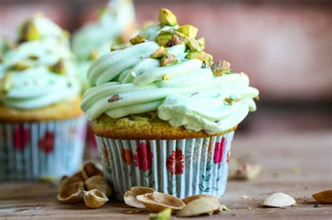 pistachio-pudding-cupcakes-eat-live-run image