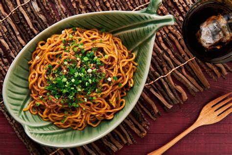 best-garlic-noodles-recipe-easy-triple-garlic-sauce image