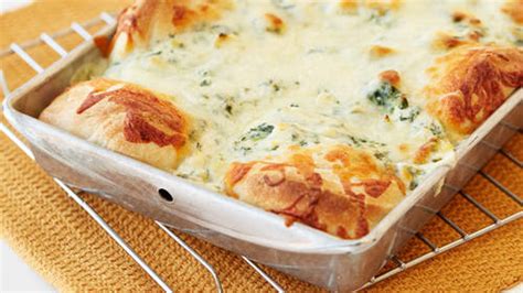how-to-make-spinach-artichoke-dip-and-pull-apart-dippers-video image