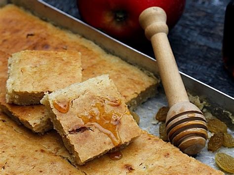 oat-and-apple-cake-honest-cooking image